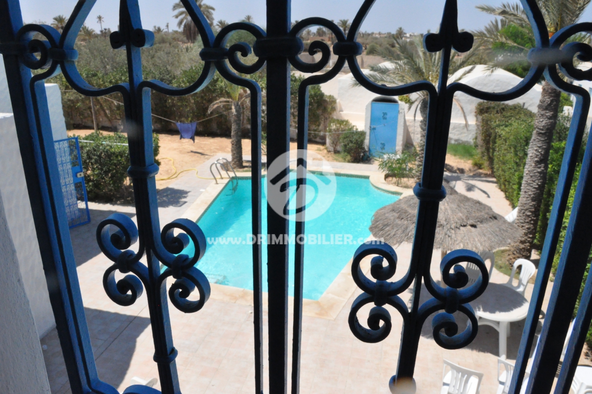 L 137 -                            بيع
                           Villa avec piscine Djerba